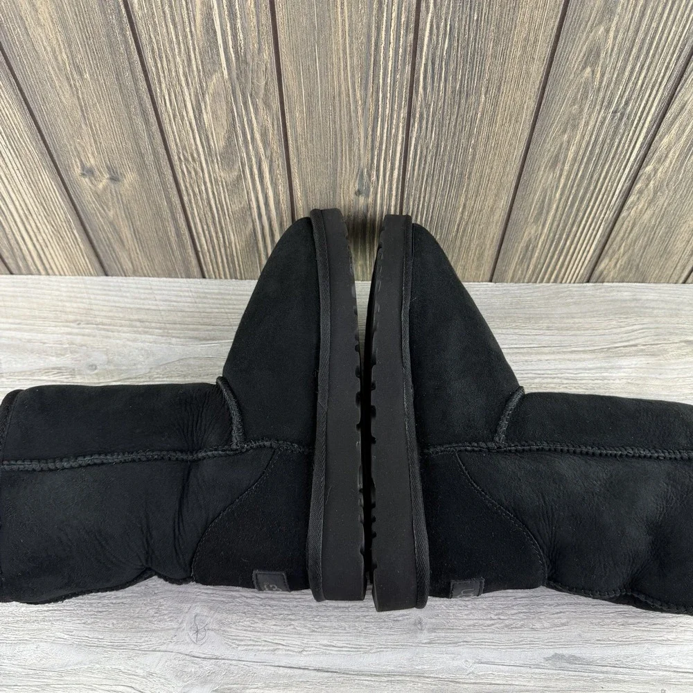 UGG Classic Short II Boots Womens 7 Black Suede Sheepskin Lined Winter Pull On